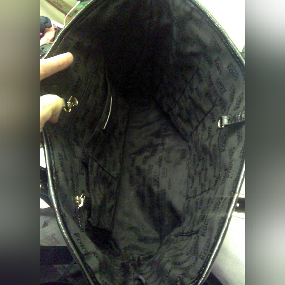 AMAZING MICHAEL KORS TOTE BAG MONOGRAM BLACK INTERIOR ADJ. STRAPS LARGE FAB COND - Picture 8 of 9